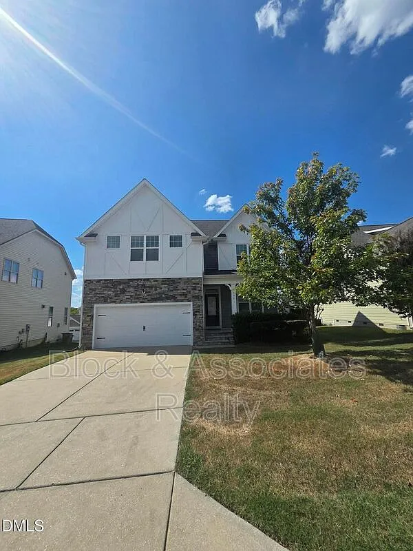 4 bed, 2.5 bath, $2,550 — Photo 2