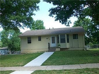 1st image of 409 SE Lana Ct