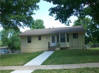 409 SE Lana Ct, Lees Summit, MO 64063