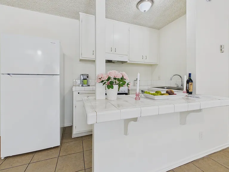 Sepulveda Manhattan Apartments — Photo 15