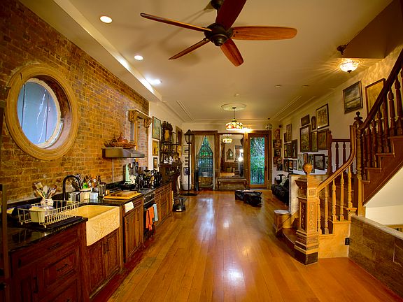 3rd image of 529 Manhattan Ave