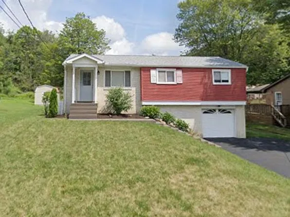 523 Newport Dr, Greensburg, PA 15601