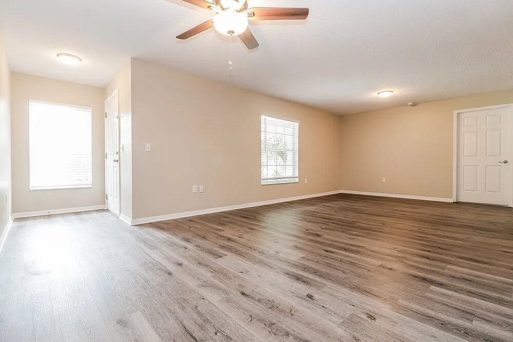 4 bed, 2.0 bath, 1563 sqft, $3,560 — Photo 3