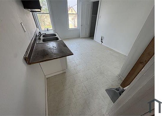 2nd image of 1817 N 22nd St #2