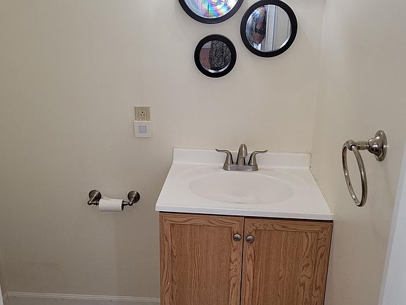 Powder room (Half bathroom)