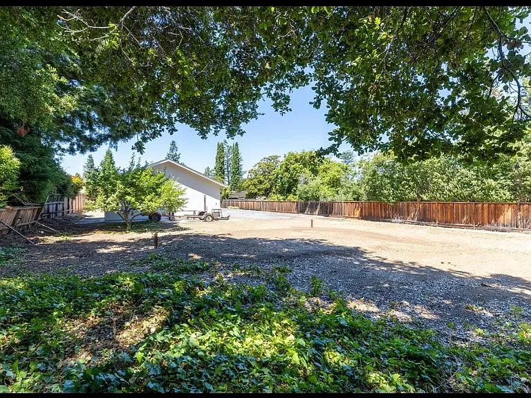 209 Cherry Ave — Photo 20
