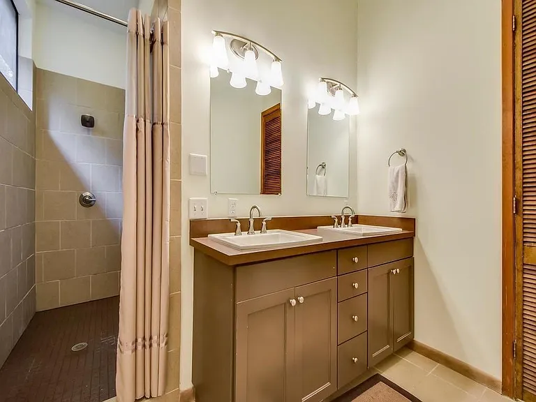 800 Leonard St — Photo 10