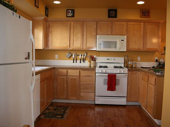 Spacious kitchen with gas stove with seperate breakfast nook.