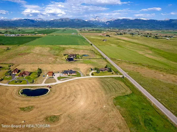 4082 Los Pinos Dr, Tetonia, ID 83452