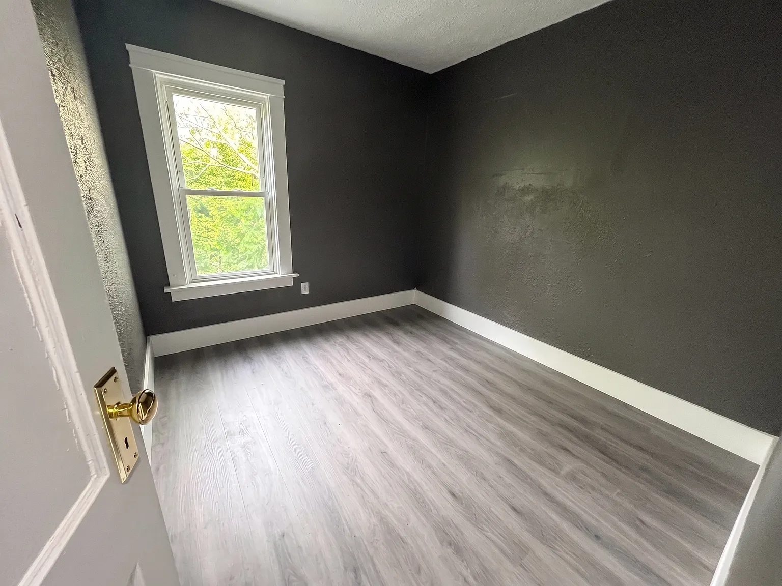 3 bed, 825 sqft, $950 — Photo 2