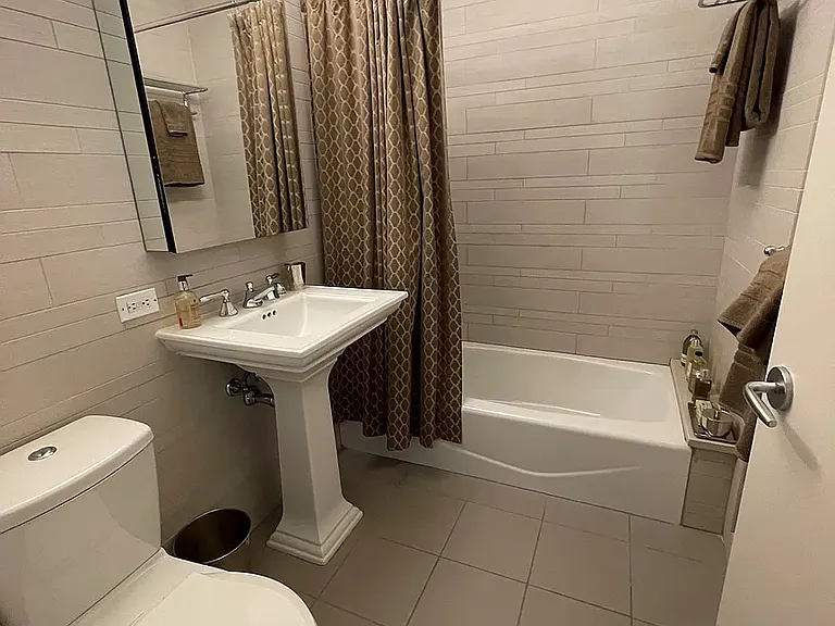 1510 Lexington Ave #17B — Photo 14