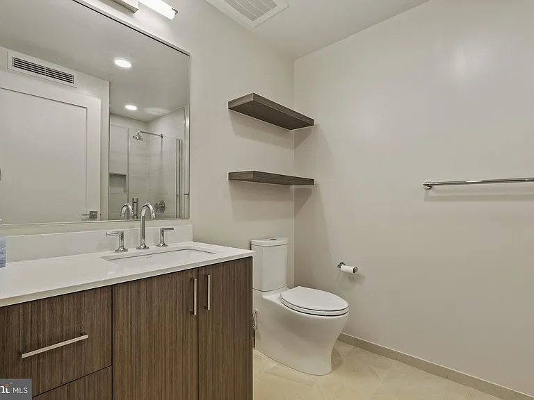 1211 Van St SE #404 — Photo 11