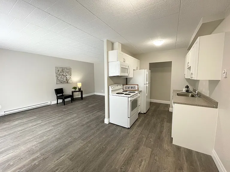 819 Trunk Rd — Photo 5