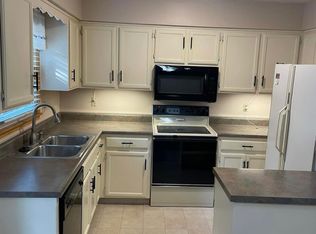 2231 SW Westport Sq, Topeka, KS 66614