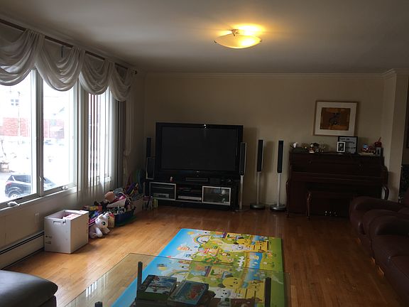 5th image of 257 Columbus Pl