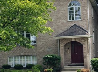 51 Central Ave APT 2, Roselle, IL 60172