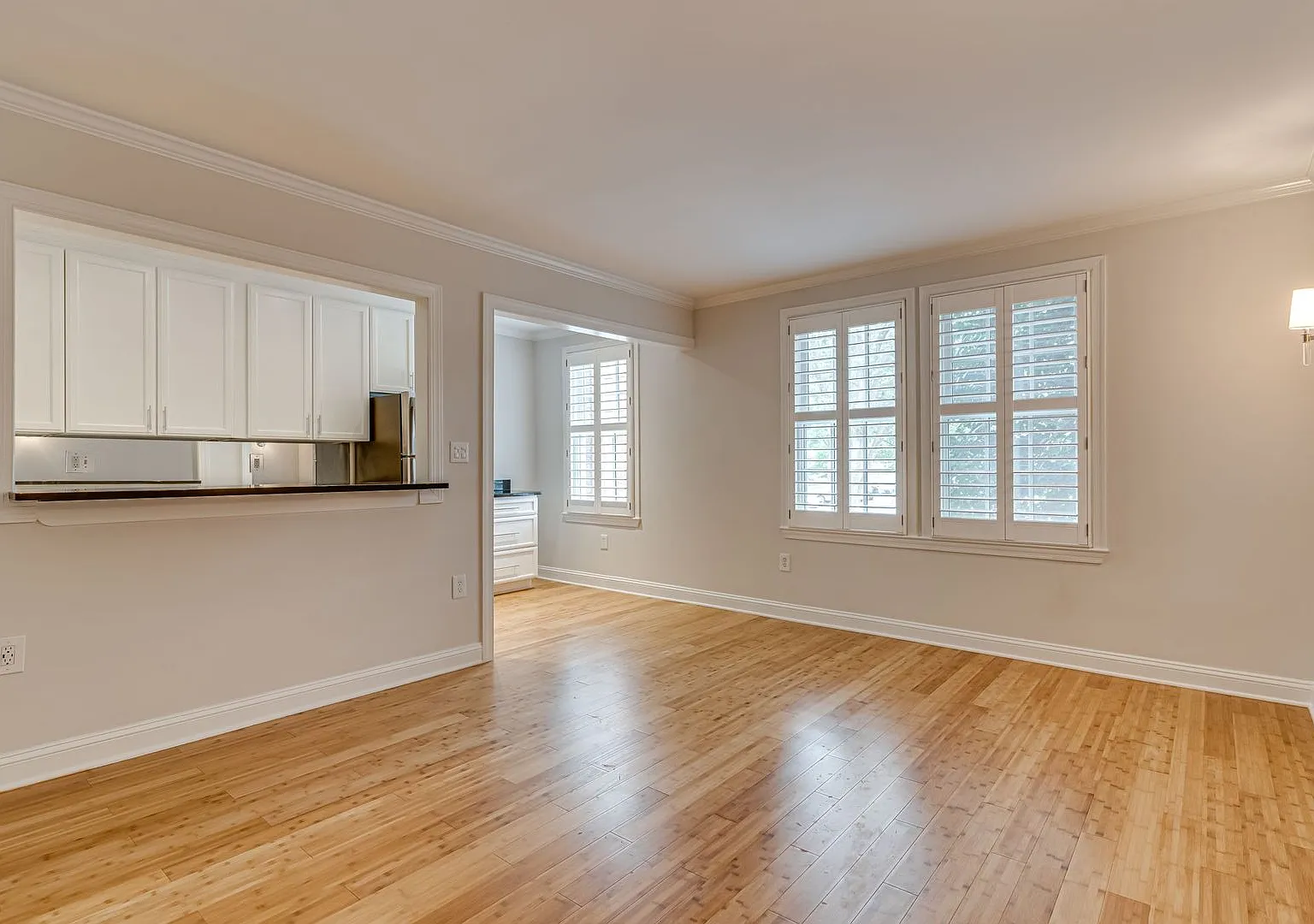 Comfy Condo in Old Town North Alexandria — Photo 2