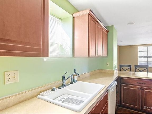 5th image of 410 Pike St Unit 3