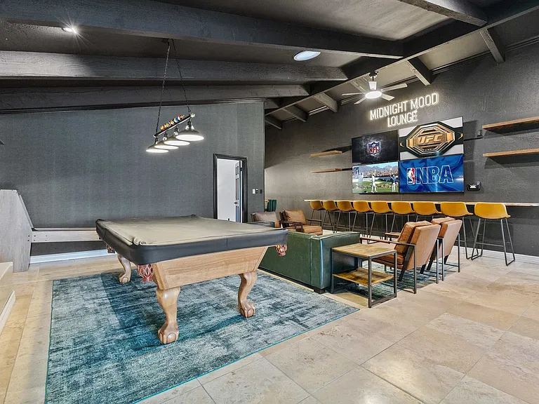 Building's Lounge