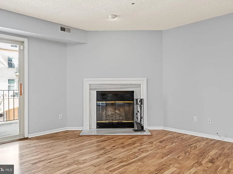 1022 Main St — Photo 13