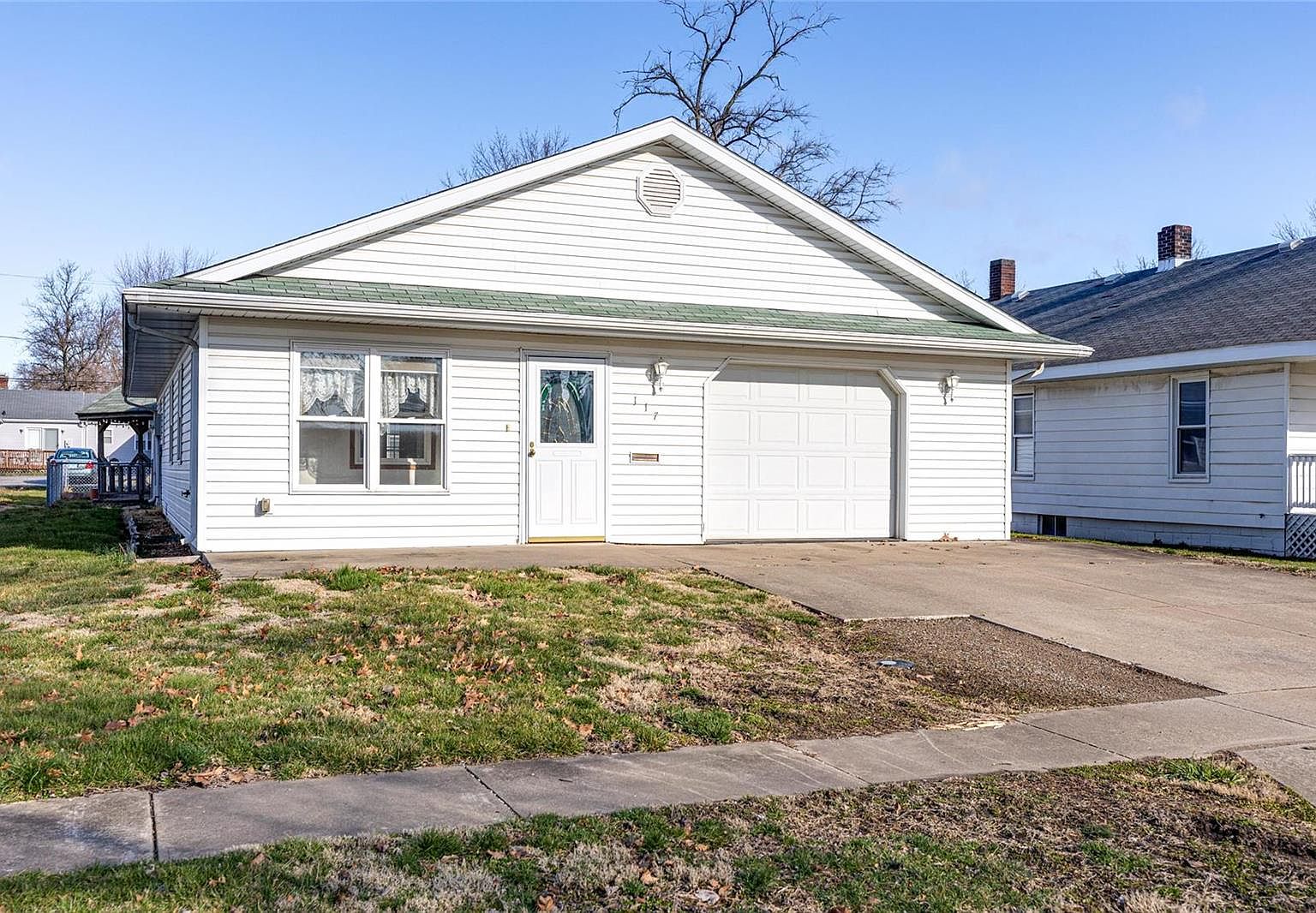 117 W Maple St, Gillespie, IL 62033 Zillow