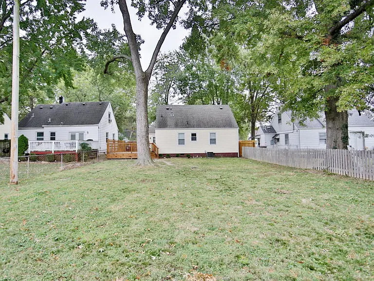 609 Marquette Dr — Photo 8
