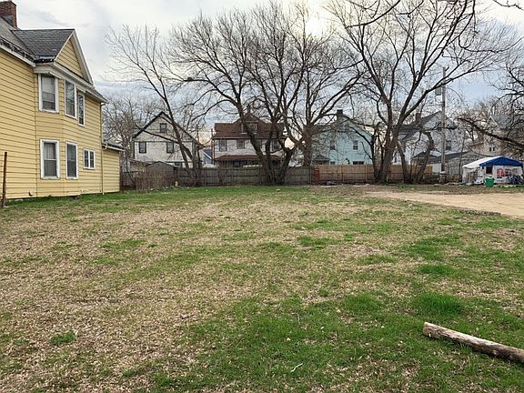 3rd image of 647 E 113th St