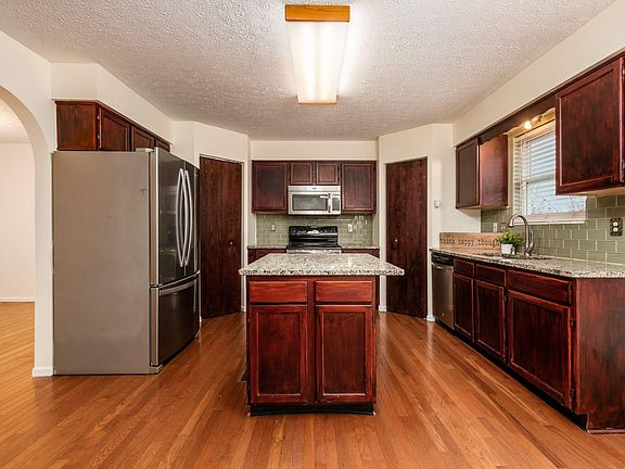 5th image of 2397 Vining Dr