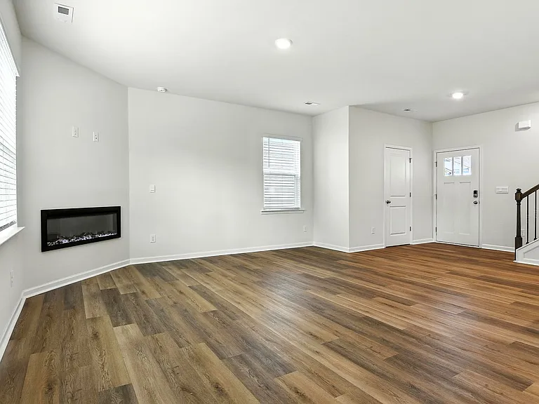 1342 37th Avenue Ln NE — Photo 9