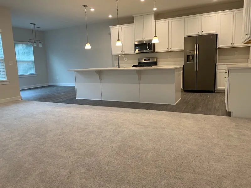 4 bed, 2976 sqft, $2,700 — Photo 2