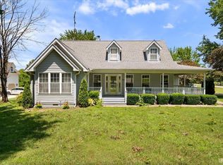 7160 S Mesa Lake Dr, Mount Carmel, IL 62863