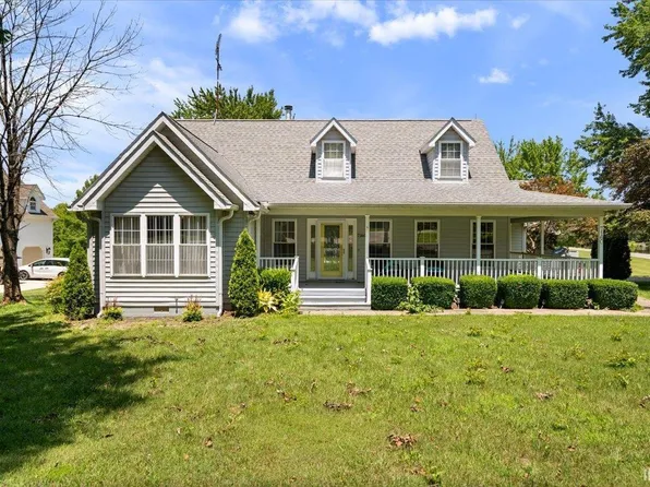 7160 S Mesa Lake Dr, Mount Carmel, IL 62863