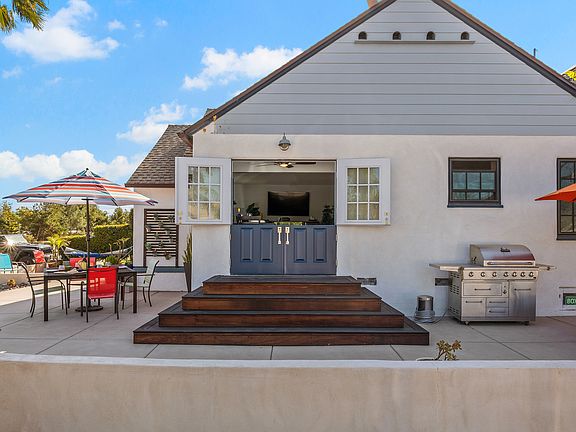 4th image of 1778 Pacific Beach Dr