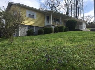 71 Outer Dr, Oak Ridge, TN 37830