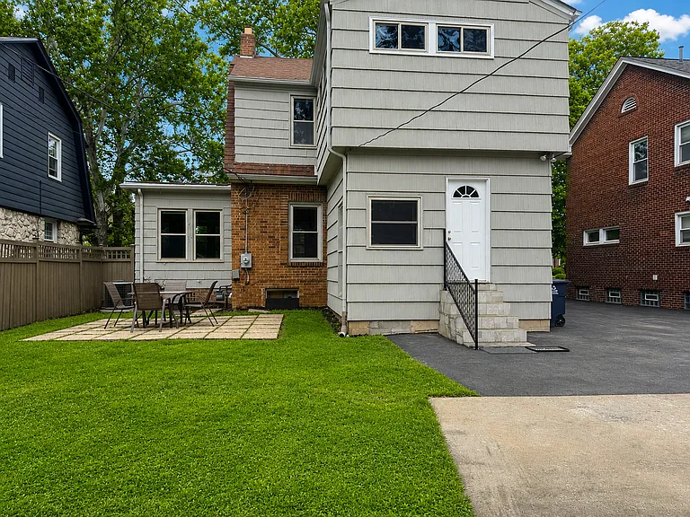 2449 Dale Ave — Photo 5
