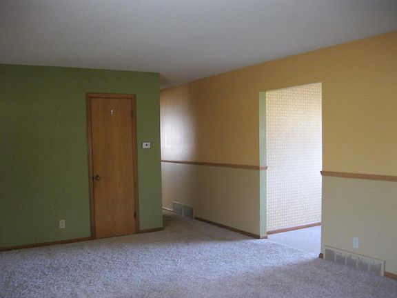 4th image of 204 S Jefferson St APT B