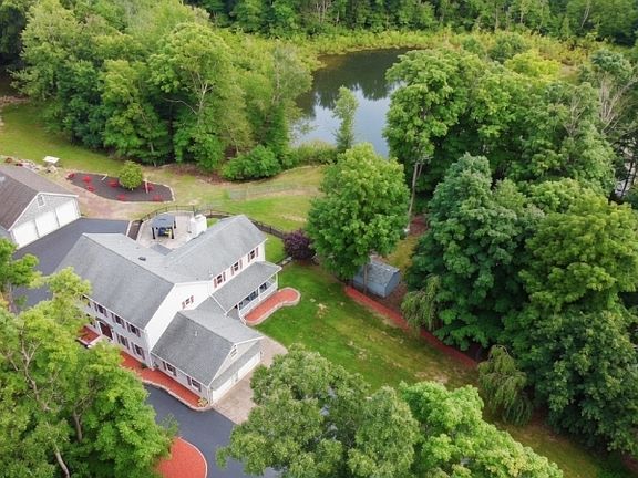 4th image of 200 Longhouse Dr