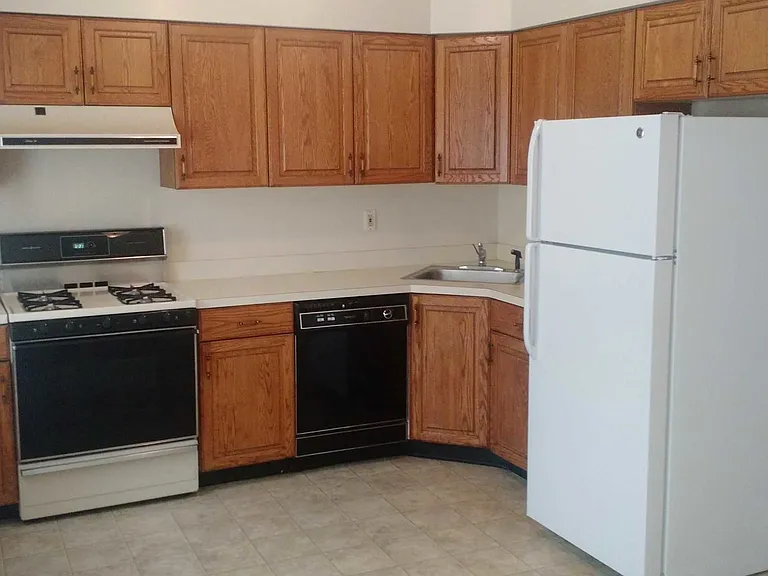 Victoria Village Apartments — Photo 16