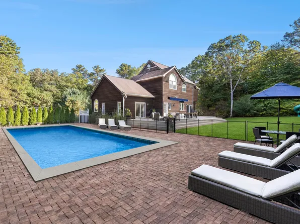 2 Dongan Way, East Hampton, NY 11937