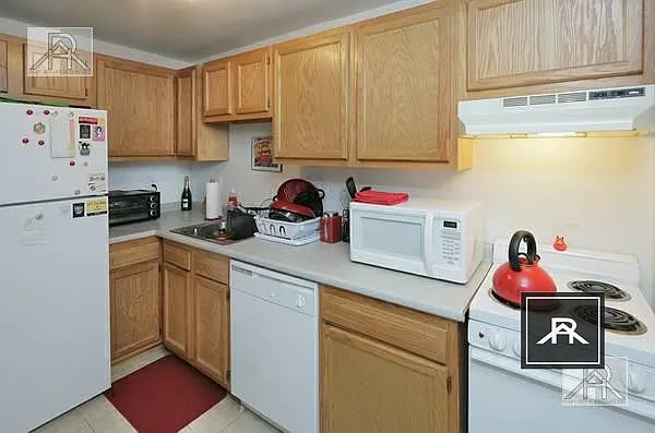 36 Gardner St #33