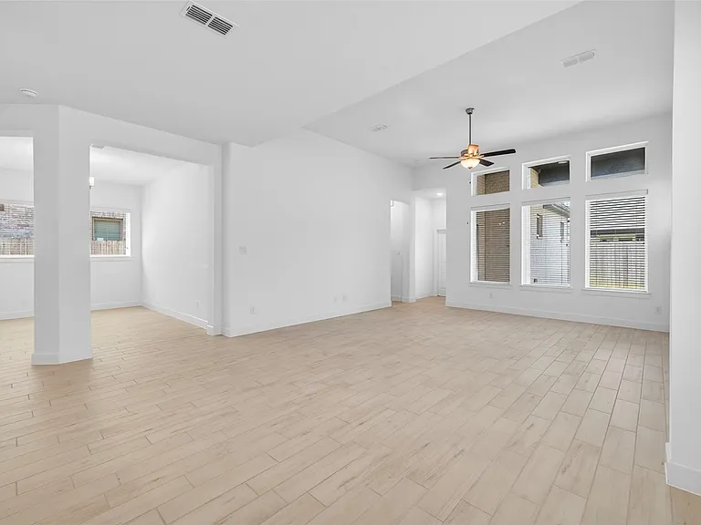 211 Amaranth Way — Photo 12