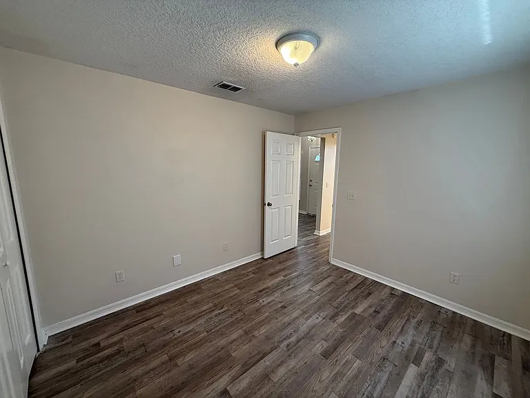 12464 Castlemain Trl — Photo 28