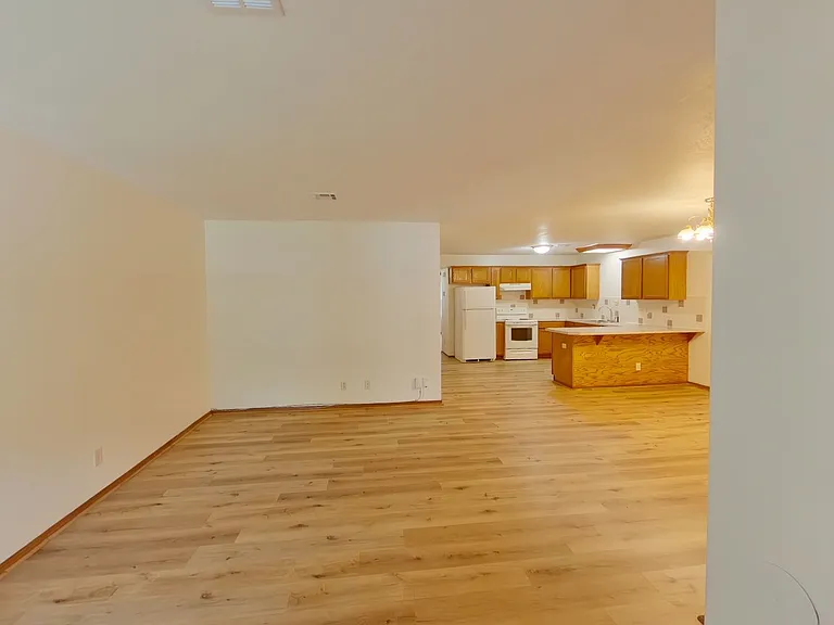 611 S Mount Carmel St — Photo 2
