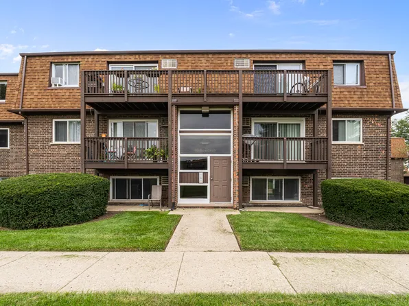113 Boardwalk St #E, Elk Grove Village, IL 60007