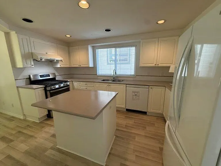 16XX Plateau Cres — Photo 6