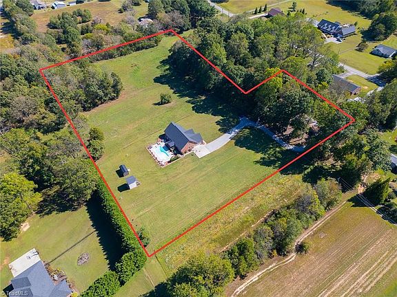 2nd image of 360 Sunset Rd