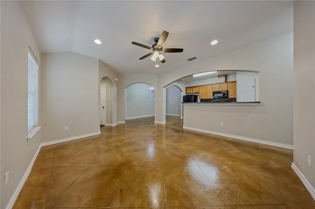 3 bed, 2.0 bath, 1300 sqft, $1,795 — Photo 4