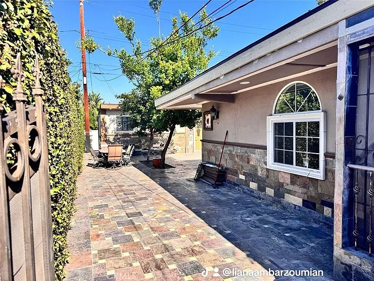 2138 N Frederic St — Photo 31