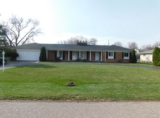 1190 Torpey Dr, Troy, MI 48083