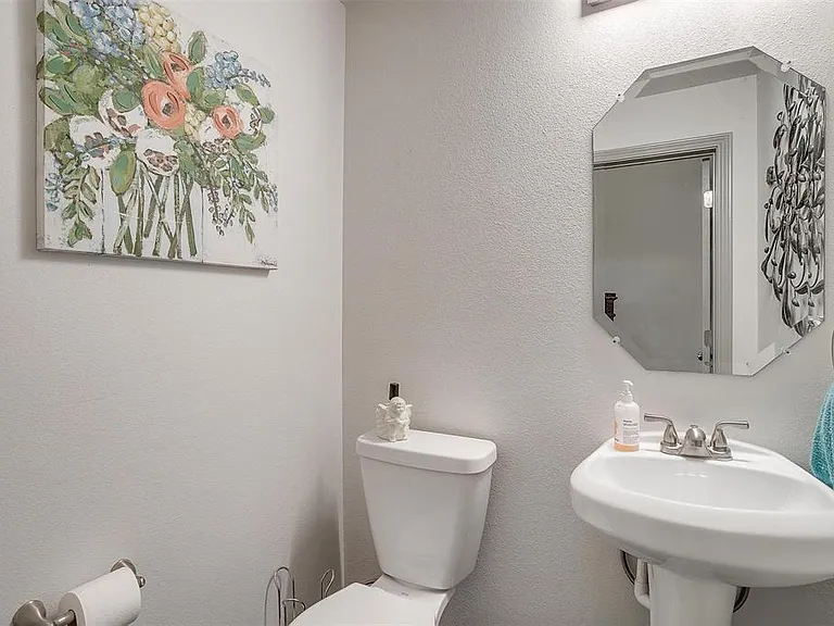 1313 Summerset Ln — Photo 14